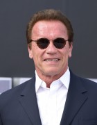 Арнольд Шварценеггер (Arnold Schwarzenegger) Terminator Genisys Premiere at the Dolby Theater (Hollywood, June 28, 2015) - 332xHQ 0aea40432978999
