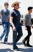 Арнольд Шварценеггер (Arnold Schwarzenegger) seen out in Los Angeles - April 18, 2015 - 72xHQ 0d9ec5432978882