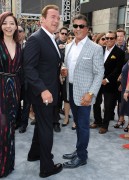 Арнольд Шварценеггер (Arnold Schwarzenegger) Terminator Genisys Premiere at the Dolby Theater (Hollywood, June 28, 2015) - 332xHQ 170de7432979727