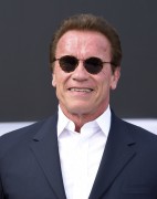 Арнольд Шварценеггер (Arnold Schwarzenegger) Terminator Genisys Premiere at the Dolby Theater (Hollywood, June 28, 2015) - 332xHQ 17cdcb432978968