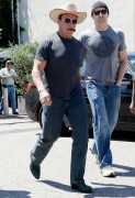 Арнольд Шварценеггер (Arnold Schwarzenegger) seen out in Los Angeles - April 18, 2015 - 72xHQ 1df9fb432978831