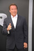 Арнольд Шварценеггер (Arnold Schwarzenegger) Terminator Genisys Premiere at the Dolby Theater (Hollywood, June 28, 2015) - 332xHQ 24b548432979385