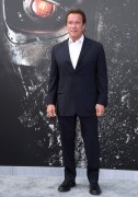 Арнольд Шварценеггер (Arnold Schwarzenegger) Terminator Genisys Premiere at the Dolby Theater (Hollywood, June 28, 2015) - 332xHQ 26d8ae432979635