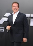 Арнольд Шварценеггер (Arnold Schwarzenegger) Terminator Genisys Premiere at the Dolby Theater (Hollywood, June 28, 2015) - 332xHQ 31979c432979649