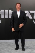 Арнольд Шварценеггер (Arnold Schwarzenegger) Terminator Genisys Premiere at the Dolby Theater (Hollywood, June 28, 2015) - 332xHQ 357eef432979058