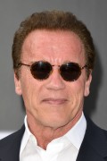 Арнольд Шварценеггер (Arnold Schwarzenegger) Terminator Genisys Premiere at the Dolby Theater (Hollywood, June 28, 2015) - 332xHQ 367bc7432979905