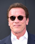 Арнольд Шварценеггер (Arnold Schwarzenegger) Terminator Genisys Premiere at the Dolby Theater (Hollywood, June 28, 2015) - 332xHQ 39079b432979522