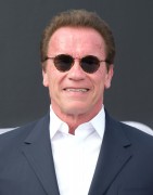 Арнольд Шварценеггер (Arnold Schwarzenegger) Terminator Genisys Premiere at the Dolby Theater (Hollywood, June 28, 2015) - 332xHQ 39f20d432979512