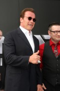 Арнольд Шварценеггер (Arnold Schwarzenegger) Terminator Genisys Premiere at the Dolby Theater (Hollywood, June 28, 2015) - 332xHQ 46e268432978462