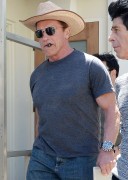 Арнольд Шварценеггер (Arnold Schwarzenegger) seen out in Los Angeles - April 18, 2015 - 72xHQ 4bcbbf432978780