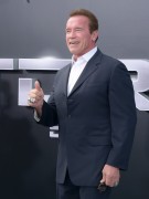 Арнольд Шварценеггер (Arnold Schwarzenegger) Terminator Genisys Premiere at the Dolby Theater (Hollywood, June 28, 2015) - 332xHQ 755d21432979584