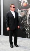 Арнольд Шварценеггер (Arnold Schwarzenegger) Terminator Genisys Premiere at the Dolby Theater (Hollywood, June 28, 2015) - 332xHQ 7daaf1432978664