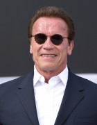 Арнольд Шварценеггер (Arnold Schwarzenegger) Terminator Genisys Premiere at the Dolby Theater (Hollywood, June 28, 2015) - 332xHQ 859439432978972
