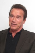 Арнольд Шварценеггер (Arnold Schwarzenegger) Terminator Genisys press conference portraits by Munawar Hosain (Los Angeles, June 26, 2015) (32xHQ) 9181e8432974444