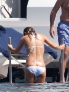 Джери Холливелл (Geri Halliwell) In bikini on board of a yacht near St Tropez (2015-08-18) - 14xHQ 9f0595432971889