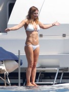 Джери Холливелл (Geri Halliwell) In bikini on board of a yacht near St Tropez (2015-08-18) - 14xHQ A449ce432971890