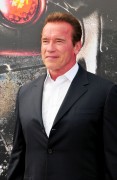 Арнольд Шварценеггер (Arnold Schwarzenegger) Terminator Genisys Premiere at the Dolby Theater (Hollywood, June 28, 2015) - 332xHQ Ae2a95432978688