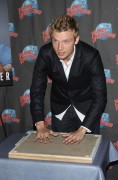 Ник Картер (Nick Carter) Promoting his book 'Facing the Music' at Planet Hollywood Times Square (September 24, 2013) (110xHQ) Cb91b9432974836