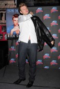 Ник Картер (Nick Carter) Promoting his book 'Facing the Music' at Planet Hollywood Times Square (September 24, 2013) (110xHQ) Cc170a432974805