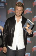 Ник Картер (Nick Carter) Promoting his book 'Facing the Music' at Planet Hollywood Times Square (September 24, 2013) (110xHQ) Ee1b4f432974733