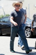 Арнольд Шварценеггер (Arnold Schwarzenegger) seen out in Los Angeles - April 18, 2015 - 72xHQ F226af432978834
