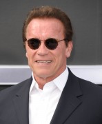 Арнольд Шварценеггер (Arnold Schwarzenegger) Terminator Genisys Premiere at the Dolby Theater (Hollywood, June 28, 2015) - 332xHQ 186a6a432980121