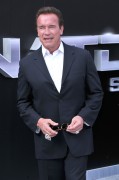 Арнольд Шварценеггер (Arnold Schwarzenegger) Terminator Genisys Premiere at the Dolby Theater (Hollywood, June 28, 2015) - 332xHQ 608d41432980032