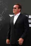 Арнольд Шварценеггер (Arnold Schwarzenegger) Terminator Genisys Premiere at the Dolby Theater (Hollywood, June 28, 2015) - 332xHQ 796c16432980587