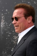 Арнольд Шварценеггер (Arnold Schwarzenegger) Terminator Genisys Premiere at the Dolby Theater (Hollywood, June 28, 2015) - 332xHQ Ab2fff432980674
