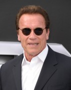 Арнольд Шварценеггер (Arnold Schwarzenegger) Terminator Genisys Premiere at the Dolby Theater (Hollywood, June 28, 2015) - 332xHQ B0f55c432980104