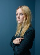 Сирша Ронан (Saoirse Ronan) of 'How I live Now' poses at the Guess Portrait Studio during 2013 Toronto International Film Festival on September 10, 2013 in Toronto, Canada - 9xHQ Cec25c433017258