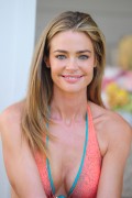 Денис Ричардс (Denise Richards) фото в купальнике Albert Michael 2012 - 16xHQ Eef892434478872