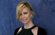 Шарлиз Терон (Charlize Theron) In The Valley of Elah press conference portraits by Armando Gallo (Los Angeles, September 15, 2007) (10xHQ) 08c254434481623