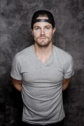 Стивен Амелл (Stephen Amell) Comic-Con Portraits 2015 by Jay L. Clendenin for Los Angeles Times (San Diego, July 12, 2015) - 3xHQ 41e4c6434486393