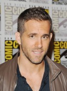 Райан Рейнольдс (Ryan Reynolds) 20th Century Fox' Press Line During Comic-Con in San Diego, 2015 - 28xHQ 2dcd35434495110