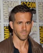 Райан Рейнольдс (Ryan Reynolds) 20th Century Fox' Press Line During Comic-Con in San Diego, 2015 - 28xHQ 584990434495038