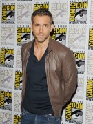Райан Рейнольдс (Ryan Reynolds) 20th Century Fox' Press Line During Comic-Con in San Diego, 2015 - 28xHQ Bd6768434495330