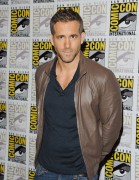 Райан Рейнольдс (Ryan Reynolds) 20th Century Fox' Press Line During Comic-Con in San Diego, 2015 - 28xHQ Cb6fff434494781