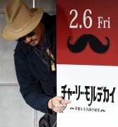 Джонни Депп (Johnny Depp) Mortdecai Photocall at The Peninsula Tokyo (Tokyo, January 28, 2015) - 98хHQ 5782f6434661479