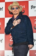 Джонни Депп (Johnny Depp) Mortdecai Photocall at The Peninsula Tokyo (Tokyo, January 28, 2015) - 98хHQ C0705a434661259