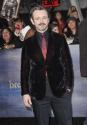 Майкл Шин (Michael Sheen) The Twilight Saga Breaking Dawn 2 Premiere in Los Angeles. 27.11.2012 (35xHQ) E47874434665541