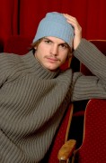 Эштон Кутчер (Ashton Kutcher) Jeff Vespa Portraits 2004 - 3xHQ 728473434939545