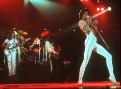 Queen и Freddie Mercury 6d2ee4435395174