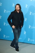 Кристиан Бэйл (Christian Bale) Knight of Cups Photocall during the 65th Berlinale International Film Festival at Grand Hyatt Hotel (Berlin, February 8, 2015) (128xHQ) 0fa418436173870