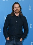 Кристиан Бэйл (Christian Bale) Knight of Cups Photocall during the 65th Berlinale International Film Festival at Grand Hyatt Hotel (Berlin, February 8, 2015) (128xHQ) 3db848436173835