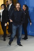 Кристиан Бэйл (Christian Bale) Knight of Cups Photocall during the 65th Berlinale International Film Festival at Grand Hyatt Hotel (Berlin, February 8, 2015) (128xHQ) 442b2e436173868