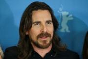 Кристиан Бэйл (Christian Bale) Knight of Cups Photocall during the 65th Berlinale International Film Festival at Grand Hyatt Hotel (Berlin, February 8, 2015) (128xHQ) 50ee5c436174355