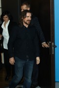 Кристиан Бэйл (Christian Bale) Knight of Cups Photocall during the 65th Berlinale International Film Festival at Grand Hyatt Hotel (Berlin, February 8, 2015) (128xHQ) 87c0ae436173850