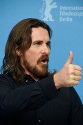 Кристиан Бэйл (Christian Bale) Knight of Cups Photocall during the 65th Berlinale International Film Festival at Grand Hyatt Hotel (Berlin, February 8, 2015) (128xHQ) 8c4fe4436173809