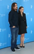 Кристиан Бэйл (Christian Bale) Knight of Cups Photocall during the 65th Berlinale International Film Festival at Grand Hyatt Hotel (Berlin, February 8, 2015) (128xHQ) C1eb98436174079